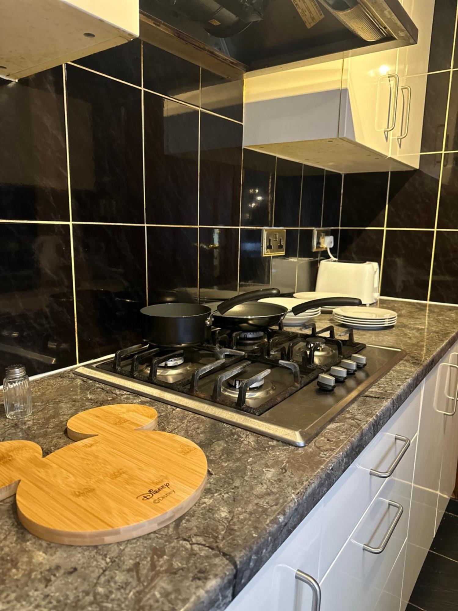 Leavesden Residence - Central - Cosy - Harry Potter Watford  Exteriör bild